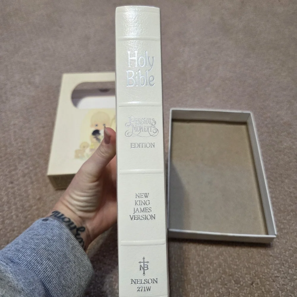 Precious Moments Bible White Kjv New Keepsake Edition‎ 1999